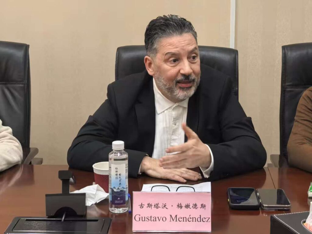 Mesa de trabajo con la Academia China de Ciencias Sociales, principal centro de pensamiento de ese país foto1