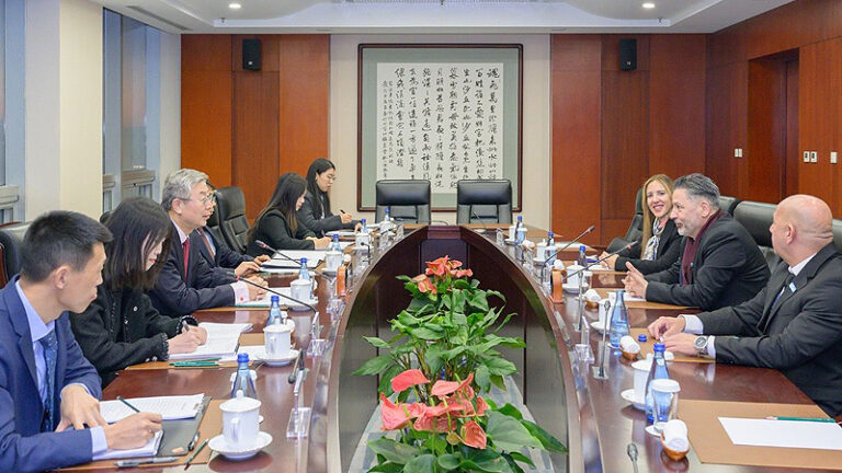 Menéndez encabezó reuniones de trabajo en “el corazón político, económico y académico” de China gacetilla reuniones de trabajo con el corazón diplomático, político, económico y académico de china (1)