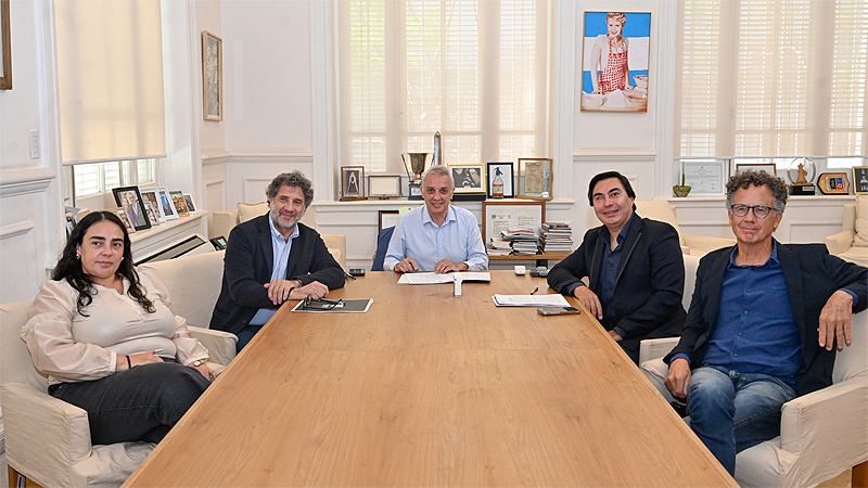 Julio Zamora firmó un convenio con la Fundación Playspace y la Asociación Civil "Haciendo Punta" sin título 1