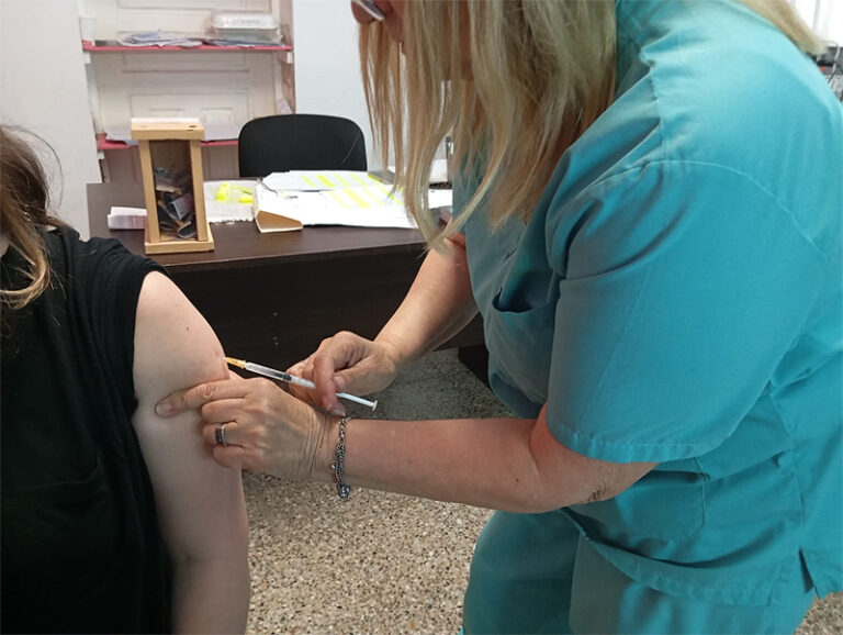 Continúa la campaña de vacunación contra el dengue y la tos convulsa en Escobar sin título 11