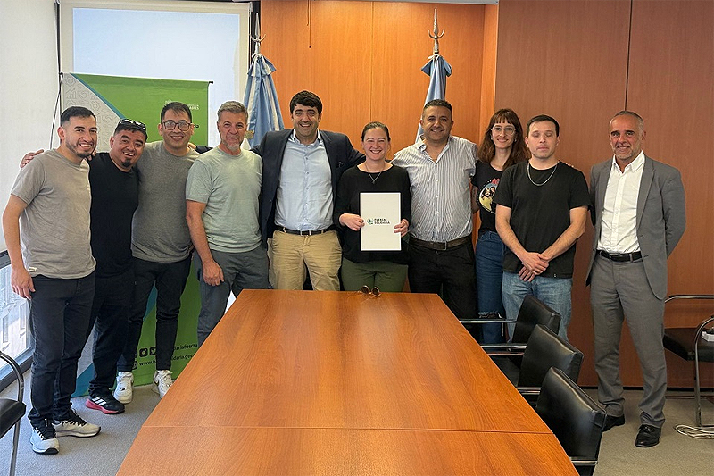 La provincia de Buenos Aires otorgó créditos a cooperativas de trabajo y clubes sin título 12