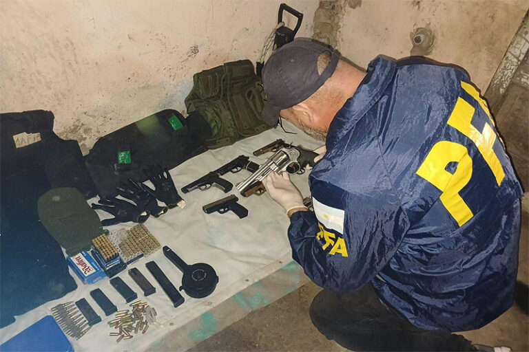 Policía Federal desarticuló una banda narco ligada al clan de “Mameluco” Villalba: Incautan casi medio millón de dólares sin título 15