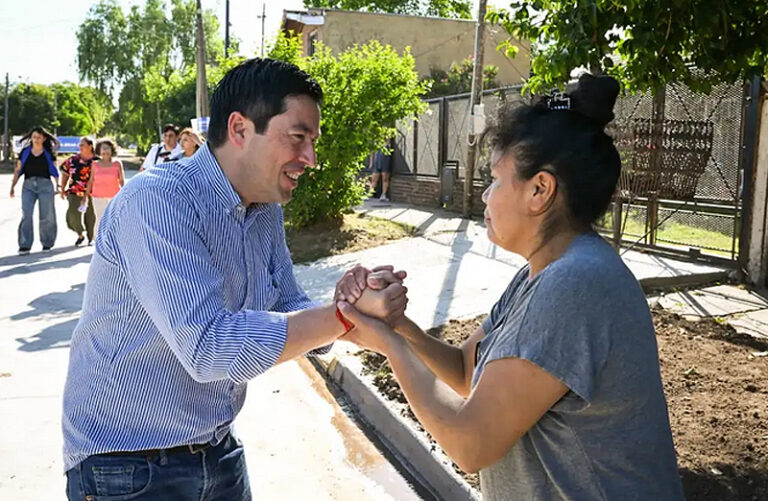Nardini inauguró una importante obra de pavimentación en Grand Bourg sin título 2