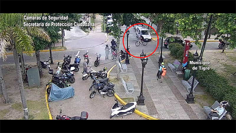 Robó una bicicleta y un motoquero lo chocó para hacerlo caer: Intentó huir corriendo pero fue detenido sin título 2