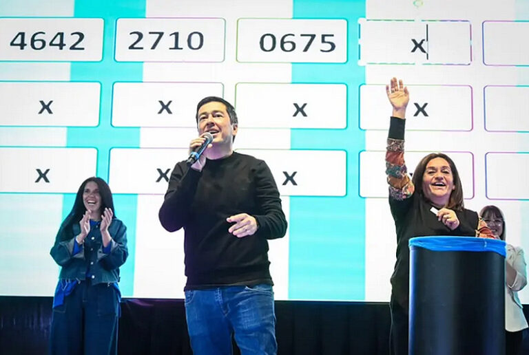 Miles de vecinos celebraron el primer Festival del Adulto Mayor de Malvinas Argentinas sin título 3