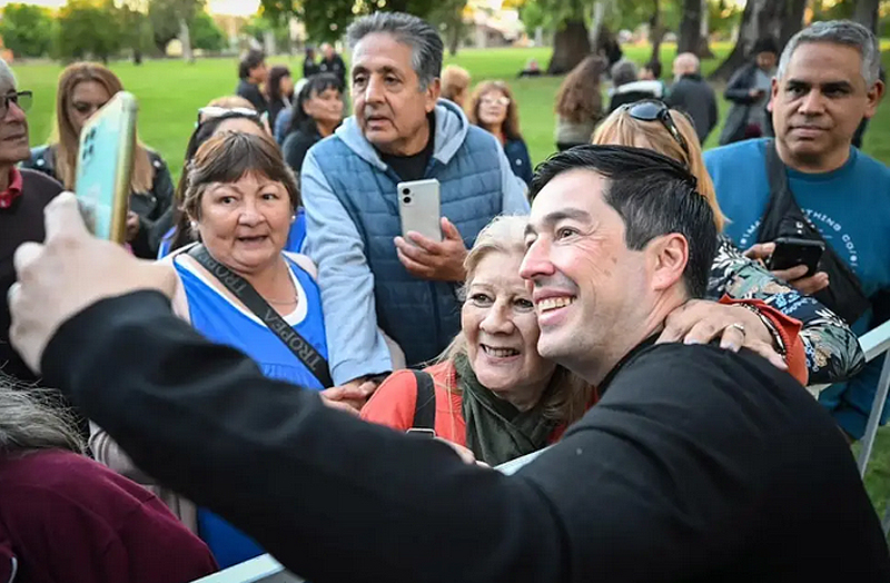 Miles de vecinos celebraron el primer Festival del Adulto Mayor de Malvinas Argentinas sin título 4