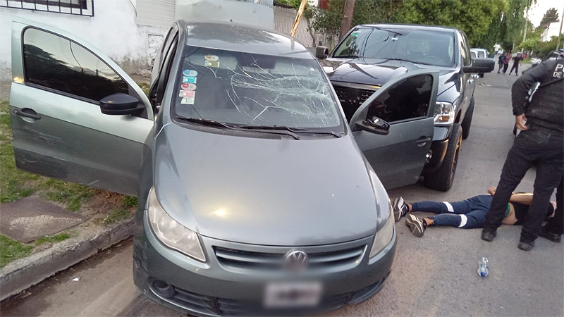 Dos delincuentes circulaban en un auto robado: Tras una persecución, fueron detenidos en El Palomar sin título 9