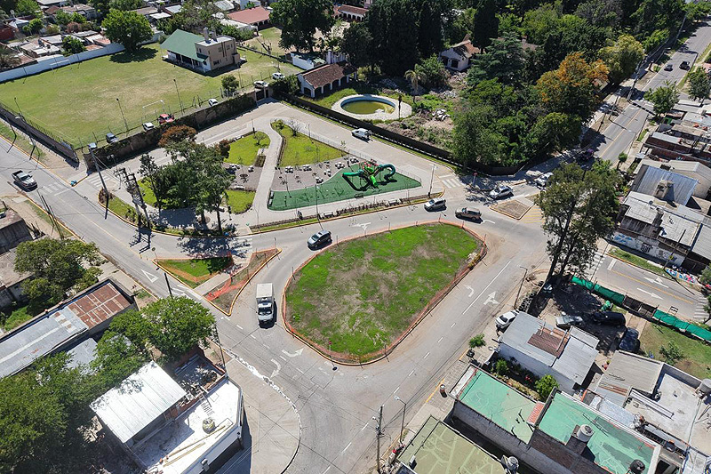 San Miguel: Habilitaron la nueva rotonda de Azcuénaga, en el barrio El Faro vista aérea nueva rotonda y plaza de azcuénaga y santa ana