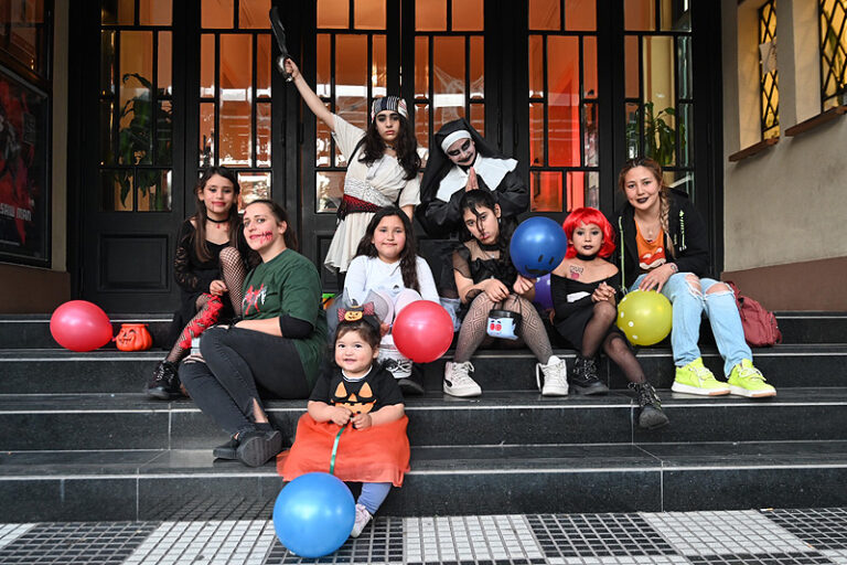 Disfraces, telarañas y muchas ventas: Furor por Halloween en Escobar whatsapp image 2025 10 31 at 19 51 28