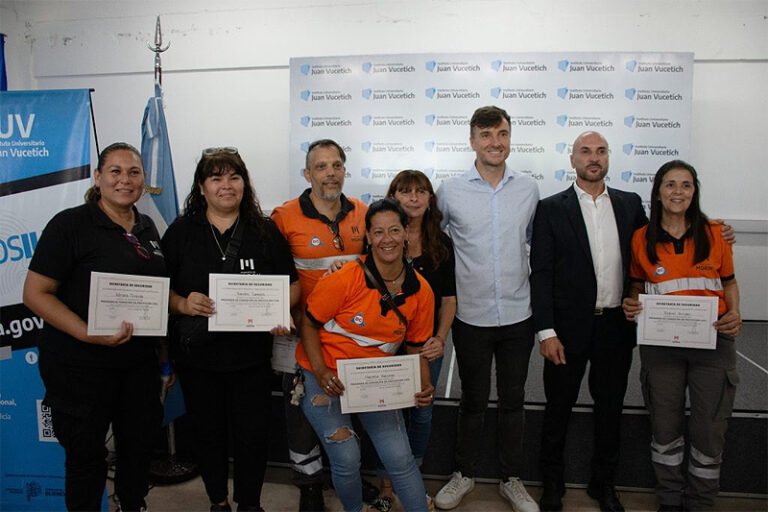 Morón entregó diplomas del Programa de Formación en Protección Civil sin título 2