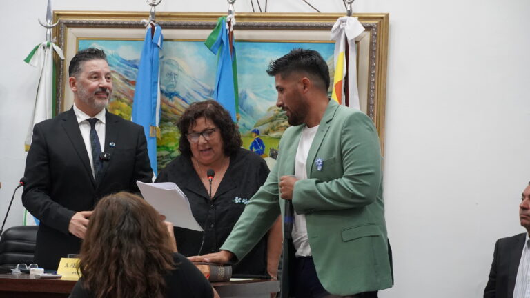 Sesión preparatoria y asunción de nuevos concejales en Merlo jura de concejales electos en merlo 2025 (1)