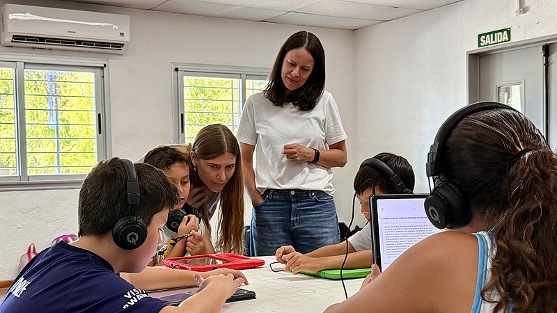 "A leer en vivo", el programa educativo de las colonias de verano de Vicente López que mejora la lectura de los chicos a leer en vivo sm