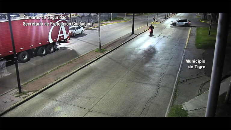 Manejaba bajo los efectos de las drogas y casi termina con la vida de un motociclista sin título 4