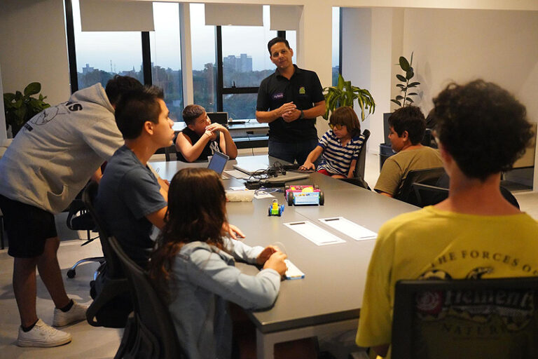 Tecnología, creatividad y aprendizaje: Comenzó el taller de veraniego del Club Municipal de Robótica taller 2