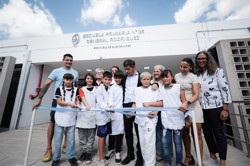 Kicillof inauguró la nueva Escuela Primaria 25 de General Rodríguez ar14634 (2).jpg