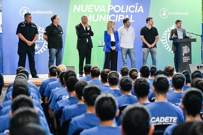 Kicillof dio inicio al ciclo lectivo del nivel secundario en una escuela técnica de Avellaneda don4671