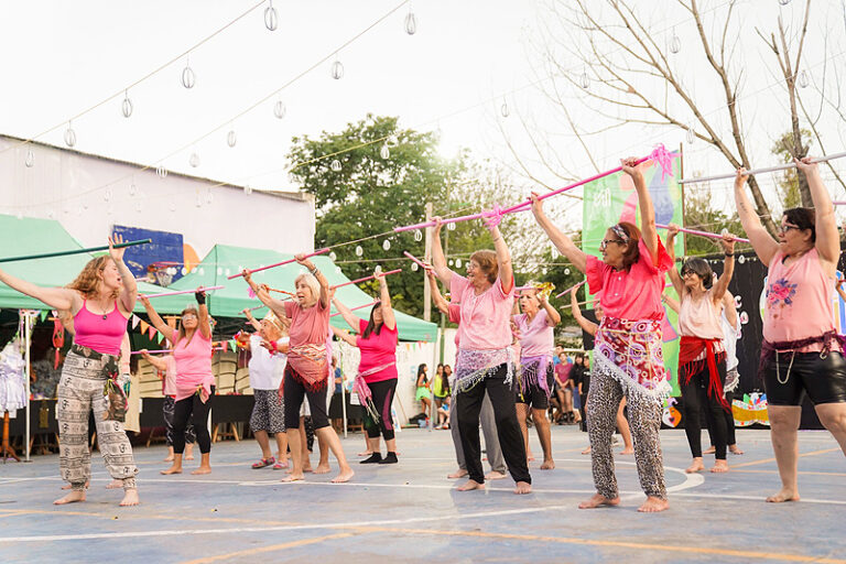 Ituzaingó: Vecinos y vecinas pueden disfrutar de las propuestas deportivas y culturales de los Centros de Desarrollo Social foto actividades cds