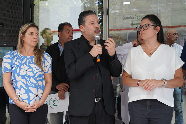 Menéndez inauguró nuevos servicios en el Hospital Eva Perón nuevos servicios en el hospital eva peron de merlo (1)