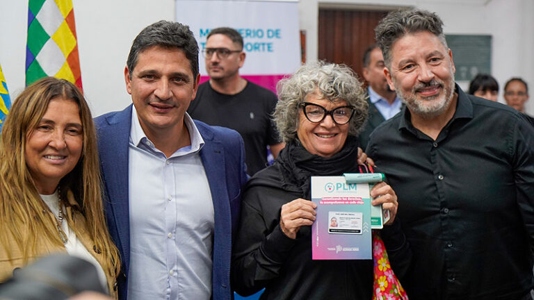 gustavo menéndez y martín marinucci entregaron pases libres en merlo (5)