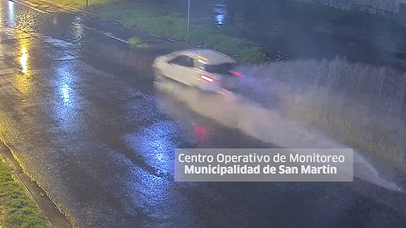 Las cámaras de San Martín, claves para detener a delincuentes que quisieron escapar y terminaron chocando contra una parrilla sin título 11