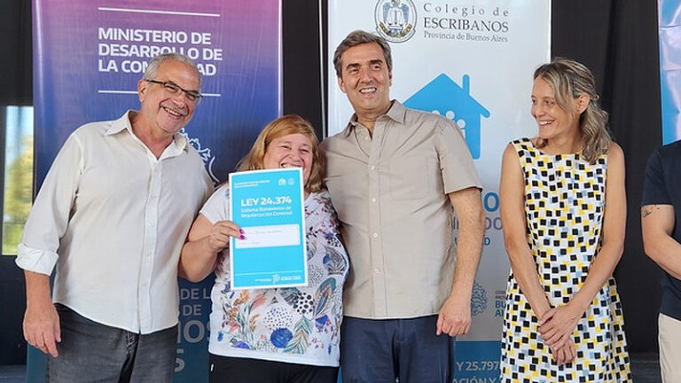 Familias de Luján recibieron el título de propiedad de sus viviendas a través del Ministerio de Desarrollo de la Comunidad sin título 7