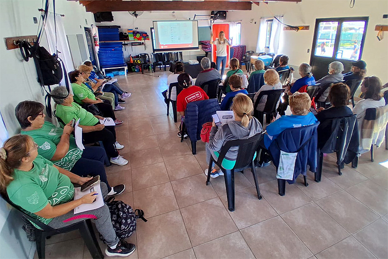 El gobierno municipal llevó adelante un taller de inclusión digital para adultos mayores de Tigre sin título 9