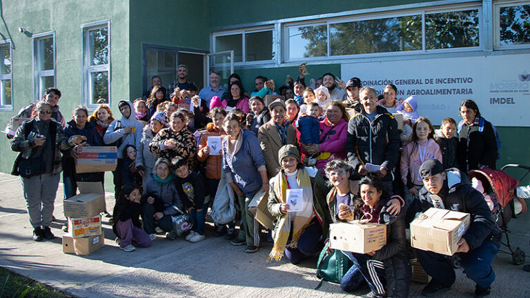 El gobierno de Moreno impulsa la seguridad alimentaria: Cien familias del distrito recibieron pollitas ponedoras 2(3)
