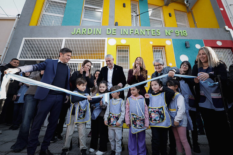 Kicillof inauguró el nuevo edificio del Jardín de Infantes 918 de Avellaneda ar16308.jpg
