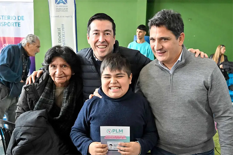 Nardini y Marinucci entregaron 350 Pases Libres Multimodales sin título 1