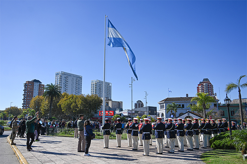 A 213 años de la creación del himno nacional, se realizó un emotivo acto para la comunidad en el centro de Tigre sin título 10