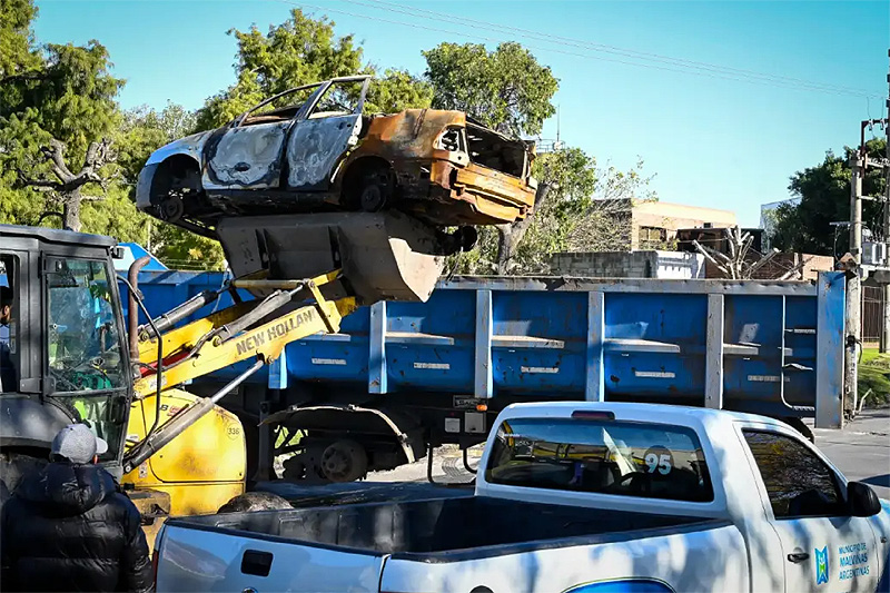 Estado eficiente: “Malvi” resuelve con rapidez el retiro de dos vehículos en el Parque Industrial sin título 4