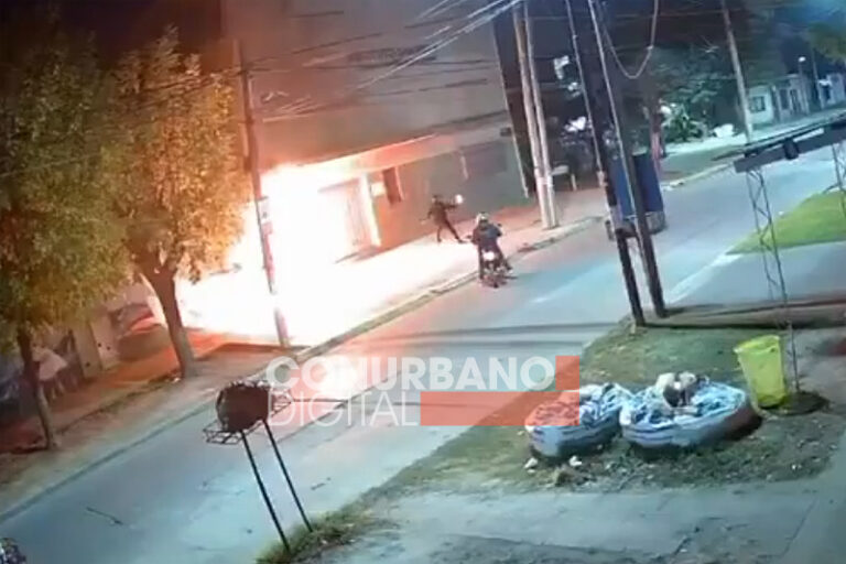 Conmoción en San Martín: Atacan con bombas molotov contra el Instituto San Pío X sin título 5