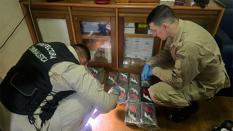 Prefectura incautó 16 kilos de cocaína en Zárate: La droga fue hallada en un buque de bandera italiana sin título 6