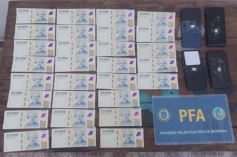 Con allanamientos en San Isidro y Vicente López, cayó una banda que falsificaba billetes de pesos y dólares y los ponía en circulación sin título 7