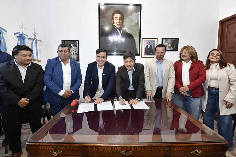 Kicillof se reunió con representantes gremiales e intendentes correntinos 1000450271.jpg