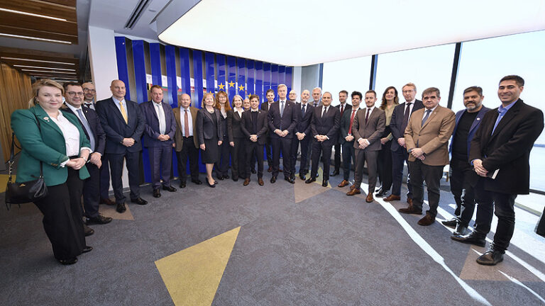 Kicillof se reunió con el embajador de la Unión Europea y representantes diplomáticos de países del bloque regional dsc7205