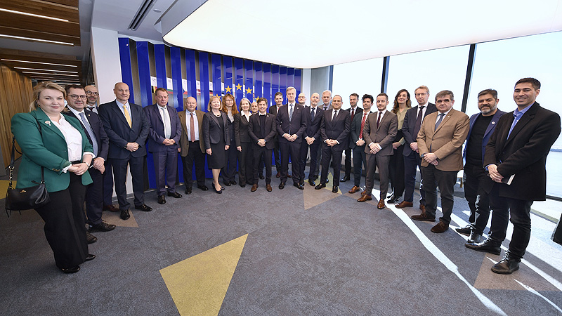 Kicillof se reunió con el embajador de la Unión Europea y representantes diplomáticos de países del bloque regional dsc7205