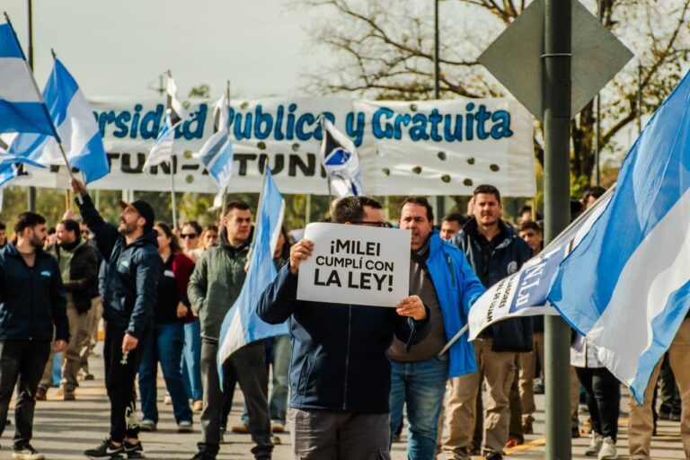 Masivo reclamo no docente en la ruta: “Milei cumplí con la ley” img 20260603 wa0010