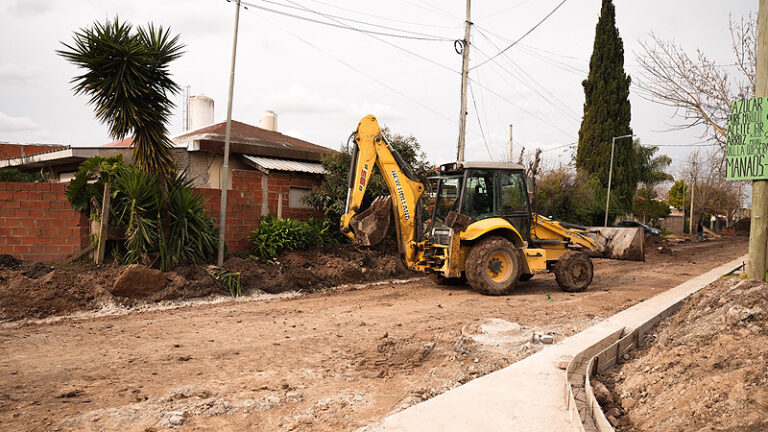 Avanzan las obras de pavimentación en barrio Parque San Miguel pavimentación de monteagudo