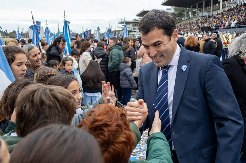 Promesa multitudinaria: 3400 alumnos juraron lealtad a la bandera en San Isidro sin título 2