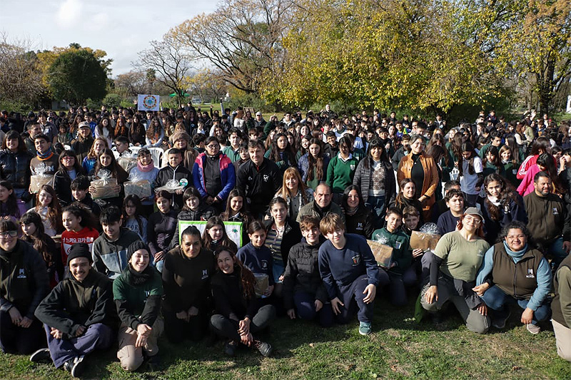 Más de 1400 estudiantes realizaron el compromiso ambiental en Morón sin título 4