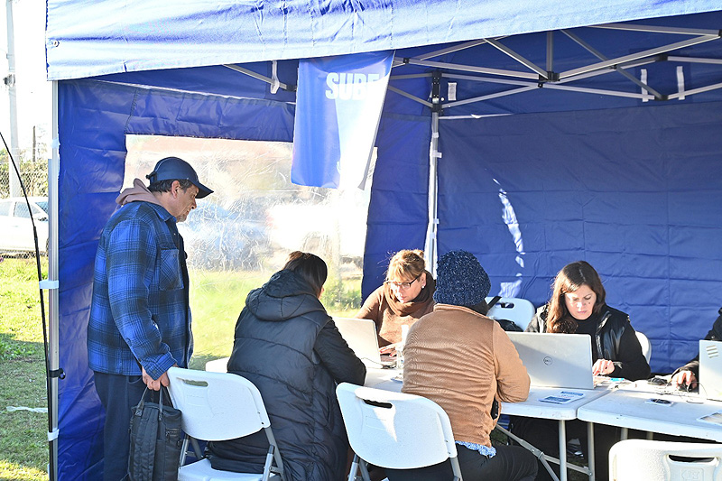 Cientos de vecinos realizaron sus trámites en “Punto de encuentro”, el programa que lleva los servicios municipales a todos los barrios whatsapp image 2026 06 16 at 14 00 29 1