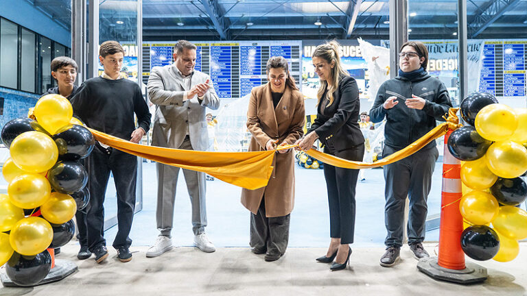 La intendenta Mariel Fernández acompañó la inauguración de un frigorífico en Moreno 1(15)