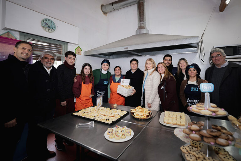 San Vicente: Kicillof recorrió el Centro de Formación Laboral 401 “Saúl Ubaldini” ar10716.jpg