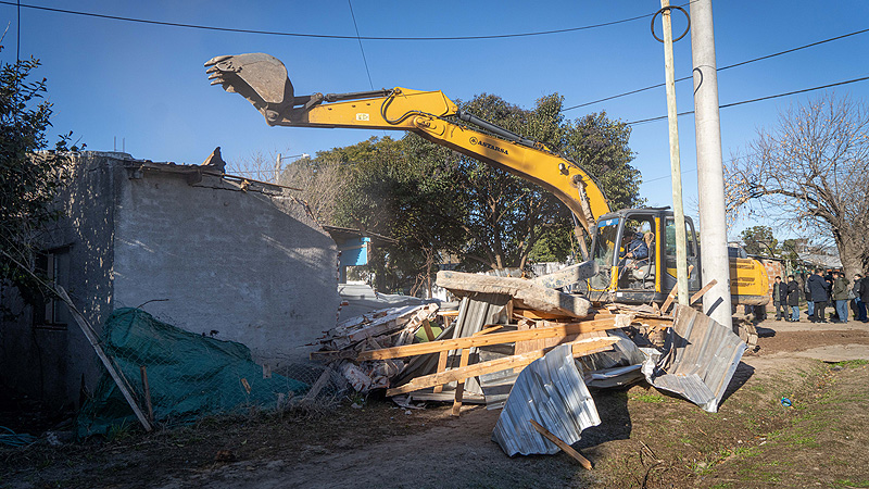 Moreno: Se desactivó un búnker narco en el barrio La Perla demoliciÓn de bunker narco en la perla 2