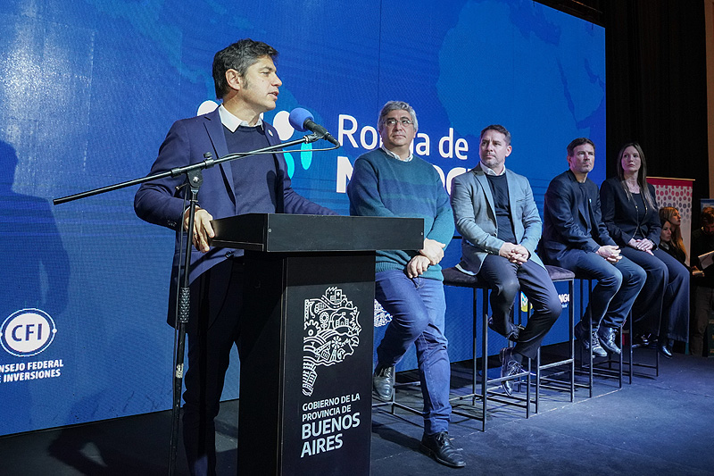 El gobernador Kicillof y el intendente Descalzo encabezaron una nueva ronda de negocios en Ituzaingó ronda de negocios (2)