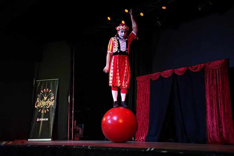La Fábrica del Arte de San Miguel ofrece dos shows diarios todas las vacaciones de invierno show de cirkuelgue