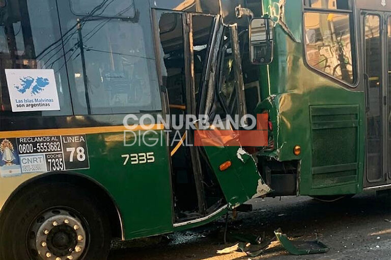 Terrible choque de colectivos en San Martín deja una treintena de heridos sin título 1