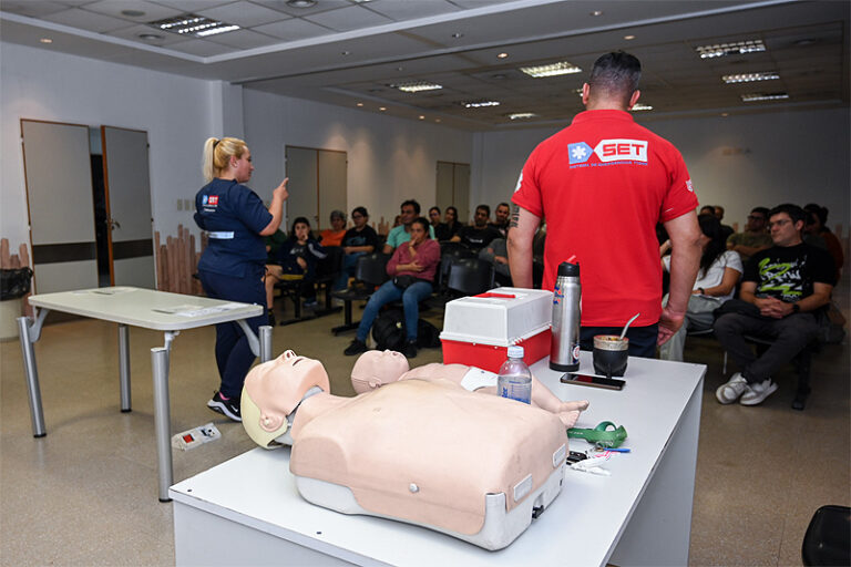 Tigre: Con una gran convocatoria, se realizó un curso de primeros auxilios en el Hospital Materno Infantil sin título 1