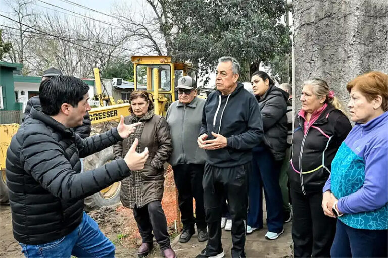 Nardini visitó los avances de obra de pavimentación en el barrio Iparraguirre sin título 11